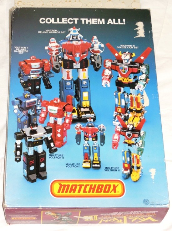 Matchbox Voltron III The Deluxe Lion Set back box cover from the anime Voltron: Defender of the Universe tv show from 1984-1985 other names Beast King GoLion, Hundred-Beast King Go Lion, Hyakujū Ō Golion, King of Beasts Golion, Lion Force Voltron, Voltron of the Far Universe, Voltron, difensore dell'universo, Voltron, el defensor del universo, 百獣王ゴライオン