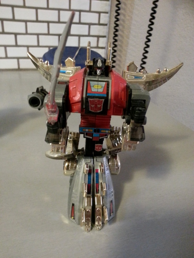 Snarl - Tranformers Dinobots G1 1984 Hasbro Autobot Japanese ID number: 29 Foreign names Japanese- Snarl(スナール Sunāru), French- Grondeur, Italian- Stego, Portuguese- Rugidor or Grunhido